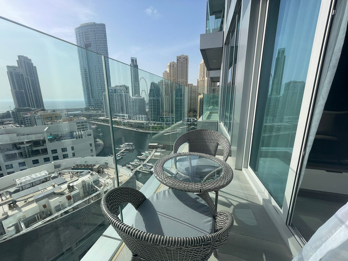 Dubai Marina Walk Gem Modern Apt with Pool & Gym access, Steps to Beach & Metro